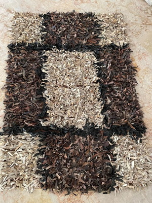 Leather rug 200x140 like new with leather fringes