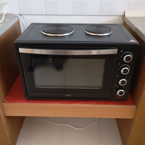 Oven with additional kitchen hotplates like new, minimally used
