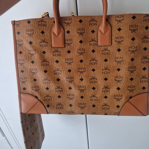 MCM Munchen Tote in Visetos like new, brown, with dust bag