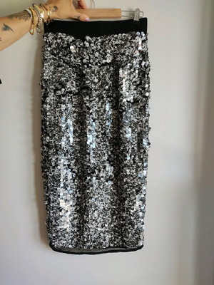 ASOS sequin skirt silver like new, slim fit with zipper