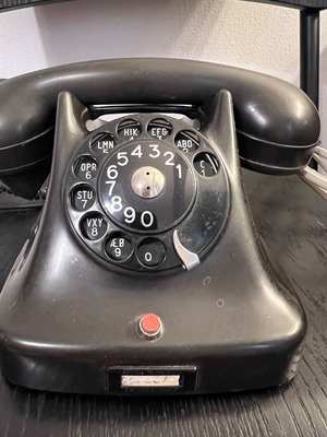 Kristian Kirks antique rotary telephone used