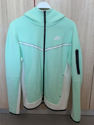 Nike Tech Fleece σετ σαν καινούργιο, μέγεθος Medium