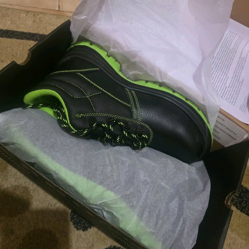 Work boots new size 39 black with green details