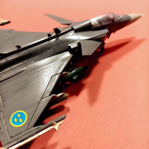Plastic model Jas-39 Gripen 1/72 new, hand-painted