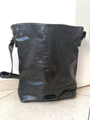 Women's vintage leather shoulder bag used, blue black