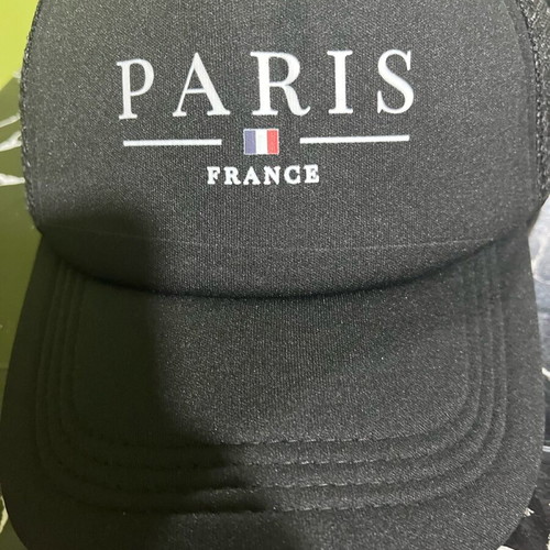 Paris hat new, very good quality