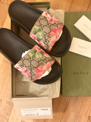 Gucci GG Blooms Supreme floral slide sandals used, size 37, black and pink