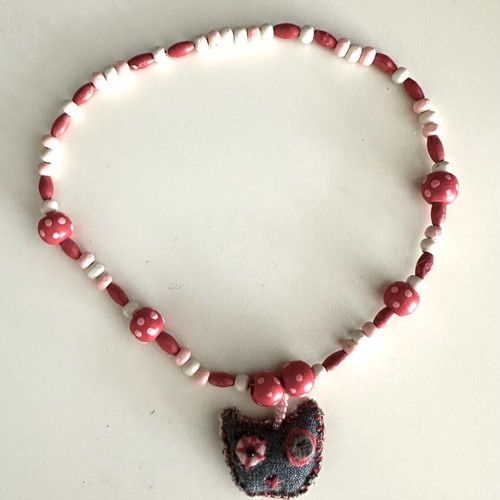 Beaded necklace with cat charm like new, kids choker