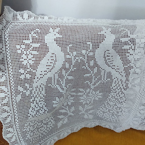 Knitted table runner and two napkins brand new