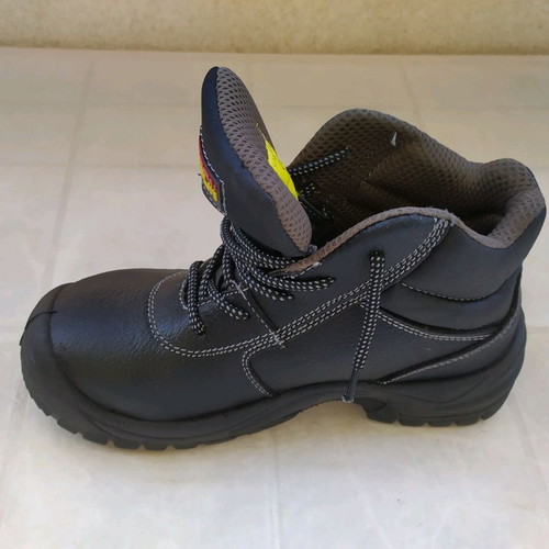 Boots new, size 38, black