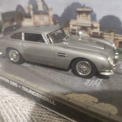 Aston Martin Thunderball 1:43 metal miniature new, James Bond Car Collection