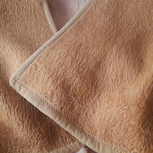 Kril blanket used, warm thin, yellow and brown