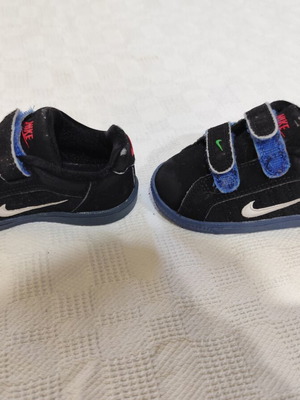 Παπουτσάκια παιδικά Nike 21.5 μεταχειρισμένα
