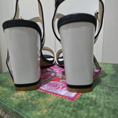 Vintage Industries sandals platform size 37 new, black multicolor