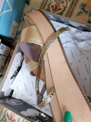 Πέδιλα χρυσού χρώματος μεταχειρισμένα, μέγεθος 40, από Yoox