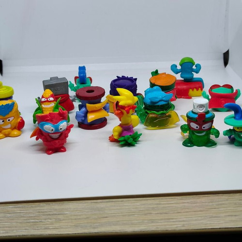 Superzings Superthings collectible figures set of 15 like new