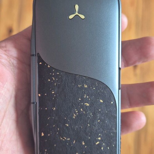 AirVape Legacy Pro 2 vaporizer like new with wireless charging and capsules
