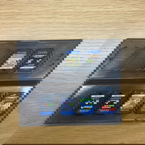 PS Vita PCH-1004 OLED като нов с 6 игри и калъфи Sony