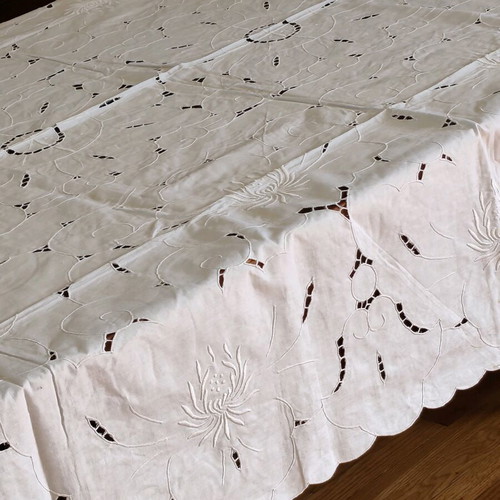 Handmade cutwork tablecloth like new 160x250