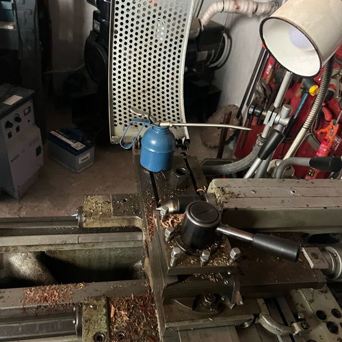 Metal lathe like new with milling head and cooling system