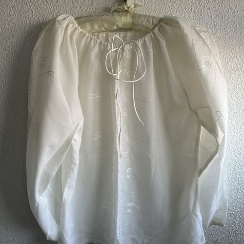 Tunic white like new with beautiful front and sleeve design