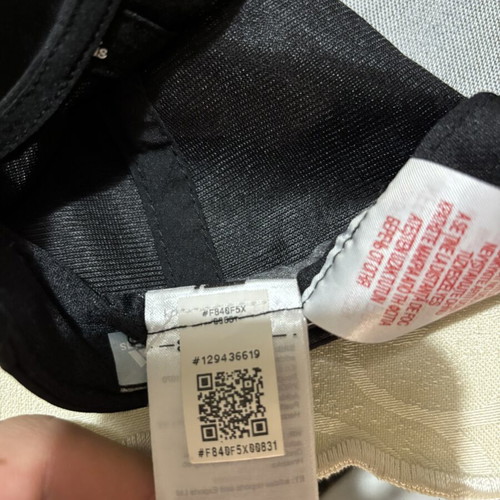 Adidas kids hat like new, one size, black and white