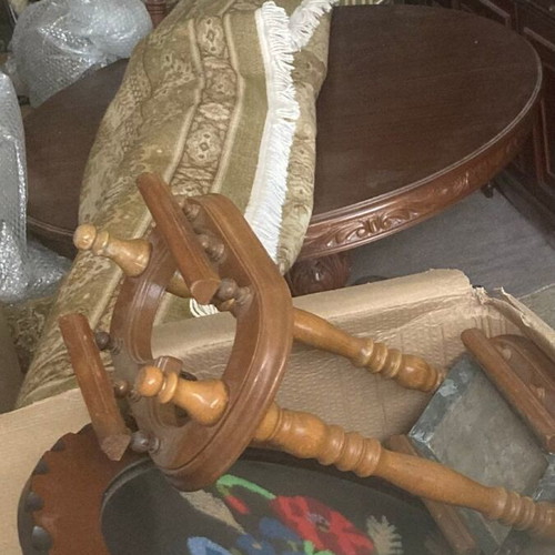 Round dining table and 2 chairs like new