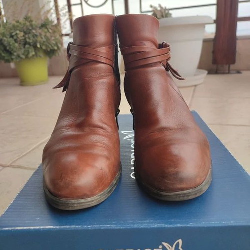 Caprice leather ankle boots size 38.5 used, cognac color