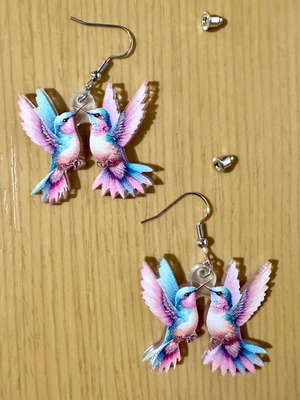 Hummingbird kiss dangling earrings plexiglass new