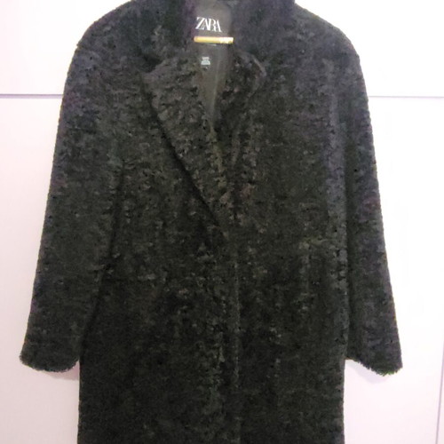 Zara women's black faux fur coat like new, straight cut, size XS