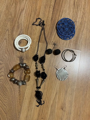 Jewelry used, set of multiple pieces