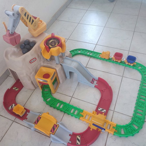 Little Tikes toy used, large and creative