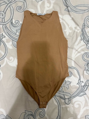 Nude bodysuit Stradivarius like new, size M 38 10, beige