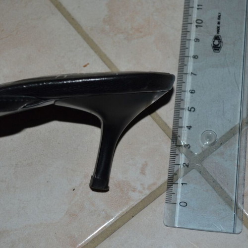 Esthissis black leather sandals used, size 37