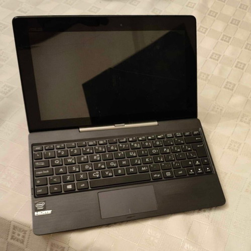 Asus Tab T100TA used with cracked screen and docking keyboard
