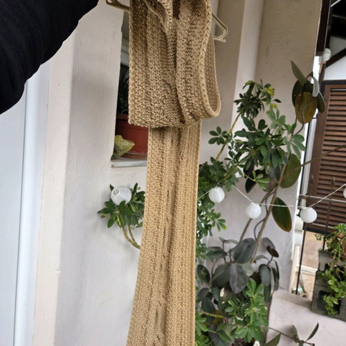 Chunky cable knit scarf like new, beige and mustard yellow