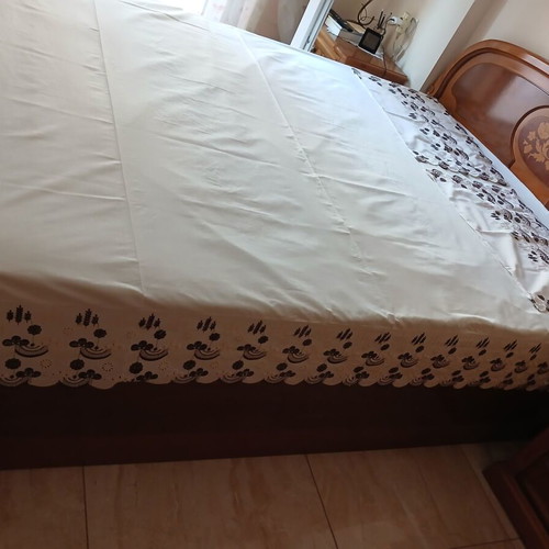Bed sheet set with brown machine embroidery, 2 pillowcases