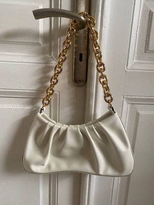 Shoulder bag white with gold chain like new, leather