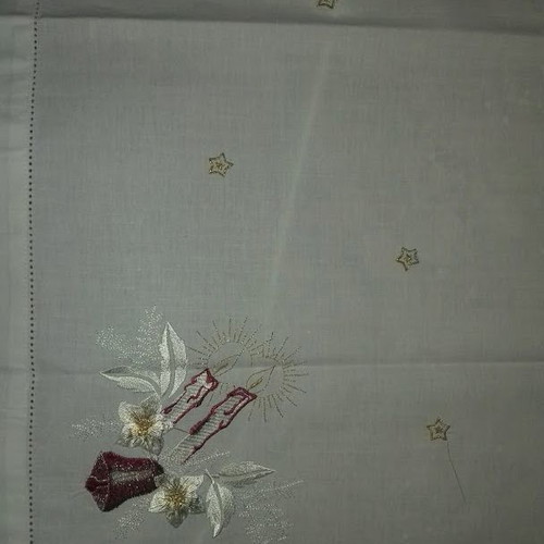 Tablecloth 85x85 like new, perfect for Christmas