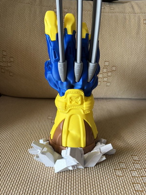 Wolverine controller stand for PlayStation 5