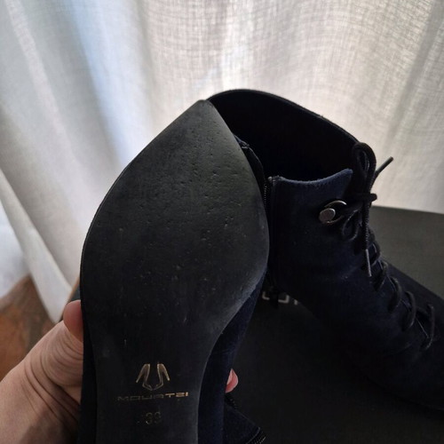 Blue suede Mourtzi ankle boots no.39 like new with low heel