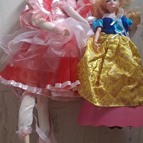 Dolls pack of 2 in good condition