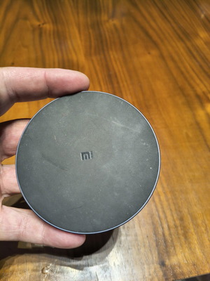 Xiaomi wireless charger base like new for mobile and smart watch