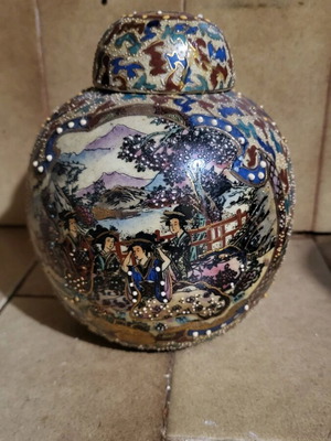 Chinese vase like new