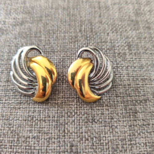 Clip-on earrings like new