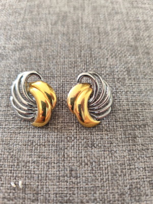 Clip-on earrings like new