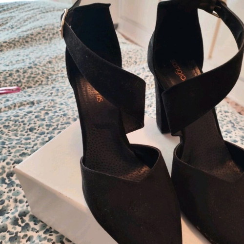 Sarigiannis black suede pumps like new size 39