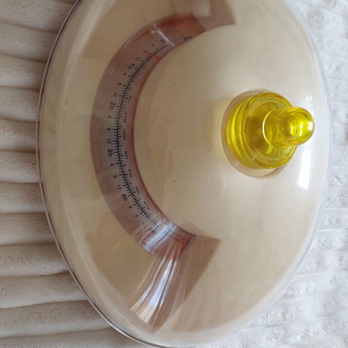 Kitchen scale like new, battery-free operation