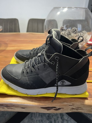 Μποτάκια Timberland σαν καινούργια, μέγεθος 43