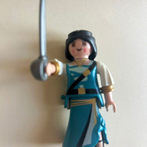 Playmobil pirate woman figure